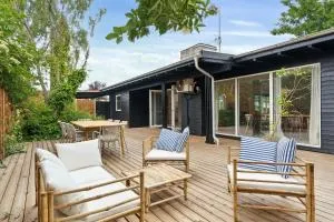 Seaside Hotel Atmosphere 100 Meters From The Sea - Strøby Ladeplads