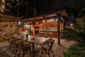 VILLA CARUSO PRIVATE HEATED POOL & SEA VIEW