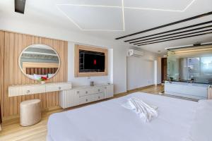 The Platinum Pyramid view inn