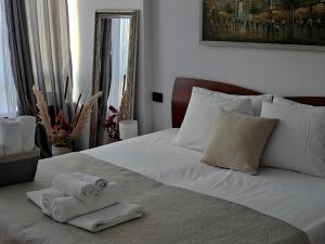 Tirana Center Rustic Retreat