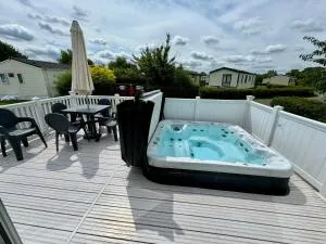 Paws Lodge, Hot Tub, Pet Friendly - Siddington