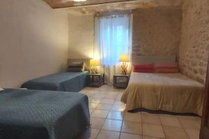 Maisons de vacances Grand gite de caractere 25 personnes piscine : photos des chambres