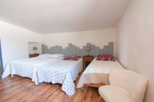 Maisons de vacances Grand gite de caractere 25 personnes piscine : photos des chambres