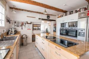 Maisons de vacances Grand gite de caractere 25 personnes piscine : photos des chambres