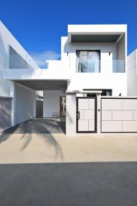 New 4 bedroom pool villa in Rawai by Capital Pro