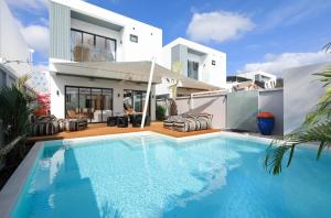 New 4 bedroom pool villa in Rawai by Capital Pro