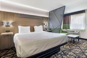 King Suite room in Quality Inn & Suites Athens University Area