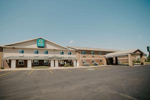 Quality Inn & Suites Watertown..