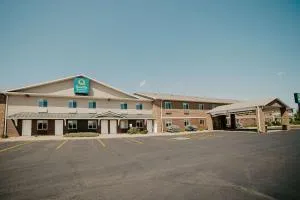 Quality Inn & Suites Watertown near Prairie Lakes Ice Arena - Cavour