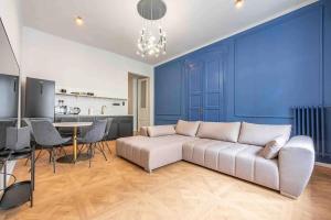 Central Charm in Budapests Bustling 7th District