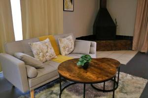 Refreshing Mountain FarmStay w Boma,Pool,Hikes,Obstacle Course