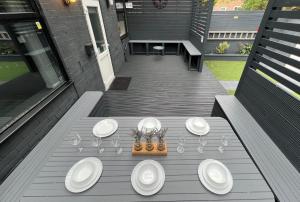 MODERN SUITES -5 Bedroom House- With FREE PARKING Birmingham city
