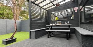 MODERN SUITES -5 Bedroom House- With FREE PARKING Birmingham city