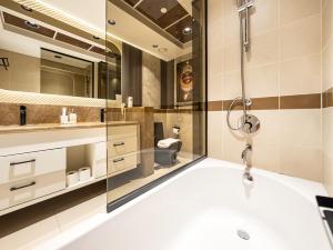 Lavish 2 Bedroom I Burj Khalifa & Fountain Views I Free Gym, Pool, Parking, Wi-Fi and PS5 I by Skyline Serenity