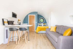 Luxury Glamping Pods with private Hot Tubs - Dog Friendly