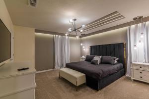 Beautiful Home w Pool SPA Game Room in Resort