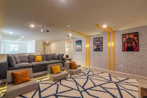 Beautiful Home w Pool SPA Game Room in Resort