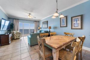 Crystal Shores West 1107