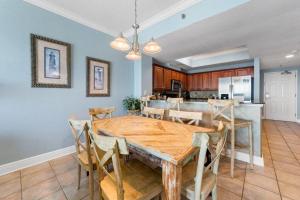 Crystal Shores West 1107