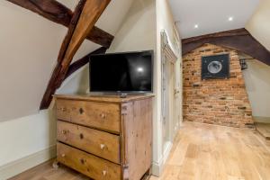 15A St Giles with parking