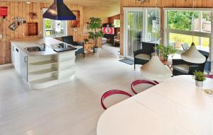 Holiday Home Gyvelvænget Glesborg Ii