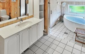 Holiday Home Gyvelvænget Glesborg Ii