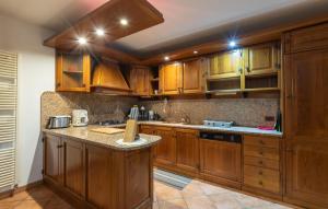 2 Bedroom Stunning Home In Luino