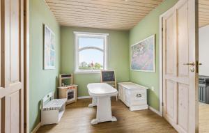 Cozy Apartment In Outrup With Wifi