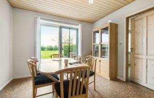 Cozy Apartment In Outrup With Wifi