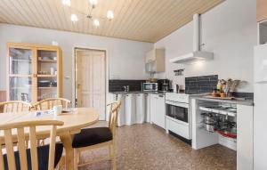 Cozy Apartment In Outrup With Wifi