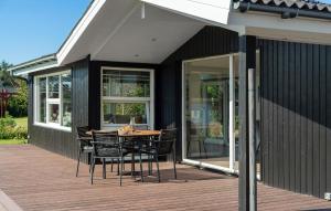 2 Bedroom Awesome Home In Hjørring