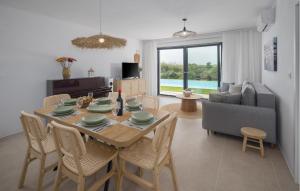 3 Bedroom Pet Friendly Home In Krmed 