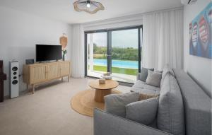 3 Bedroom Pet Friendly Home In Krmed