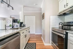 Charming Upstairs Apt Irmo 3BR