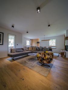 Luxury Mountain Apartment with Private Sauna and Underground Parking