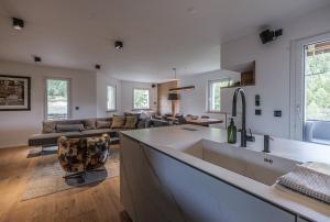 Luxury Mountain Apartment with Private Sauna and Underground Parking