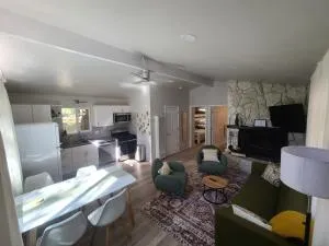 Bear Nest - 2 Bedrooms 1 Bath Fireplace BBQ Deck Adjacent to National Forest - Sugarloaf