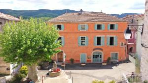 B&B / Chambres d'hotes Des Lits Sur La Place : photos des chambres