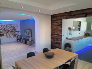 Villas Maison avec Jacuzzi Privatif : photos des chambres