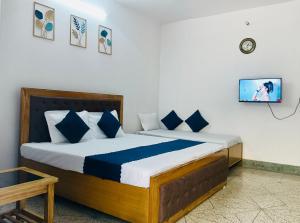 Kashi Stay - 3 Bedroom Fully Furnished AC Apartment