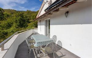 Lovely Apartment In Brsec With House Sea View 