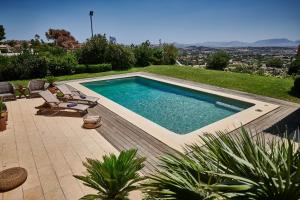 Luxury Apartment with Pool