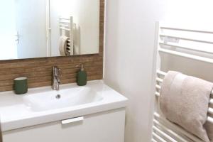 Appartements Appartement avec 2 chambres et parking prive : photos des chambres