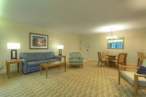 Gated Community Retreat for 4, 2Miles From Beach