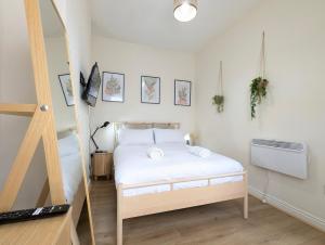 Guest Rooms in Anfiled Near Stadium, Free Parking