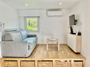 Studio climatisé avec piscine, parking résidence et plages proches