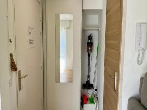 Studio climatisé avec piscine, parking résidence et plages proches