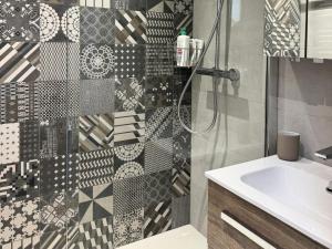 Résidence Beryl - Studio divisible renové · Coeur de station · Vue pistes · Parking offert MAE-5114