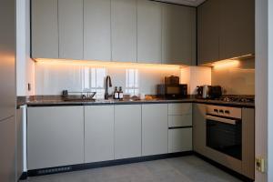 Luxury 1Br apartment, Canal view