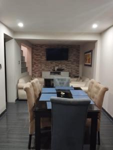 Departamento Duplex Aeropuerto y plaza cerca de ti!